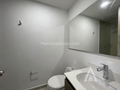 Apartamento de 3 alcobas en venta en El Poblado, Medellín, 77 m² · foto 8 de 8