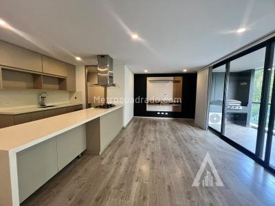 Apartamento en arriendo en Poblado, Medellín · foto 3 de 19
