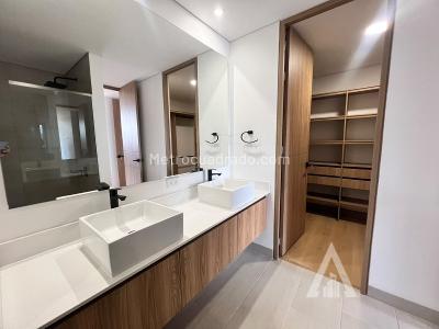 Apartamento de 2 alcobas en venta en El Poblado, Medellín, 120 m² · foto 3 de 12
