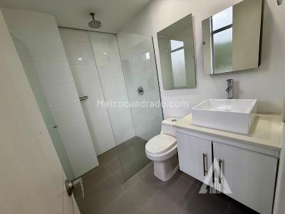 Apartamento de 2 alcobas en arriendo en Castropol, Medellín, 82 m² · foto 11 de 15