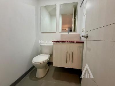Apartamento de 2 alcobas en arriendo en Castropol, Medellín, 82 m² · foto 13 de 15