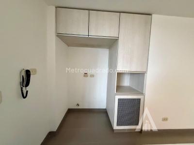 Apartamento de 2 alcobas en arriendo en Castropol, Medellín, 82 m² · foto 3 de 15