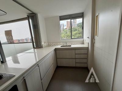 Apartamento de 2 alcobas en arriendo en Castropol, Medellín, 82 m² · foto 5 de 15