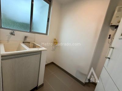 Apartamento de 2 alcobas en arriendo en Castropol, Medellín, 82 m² · foto 6 de 15