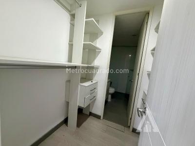 Apartamento de 2 alcobas en arriendo en Castropol, Medellín, 82 m² · foto 7 de 15