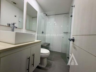 Apartamento de 2 alcobas en arriendo en Castropol, Medellín, 82 m² · foto 8 de 15