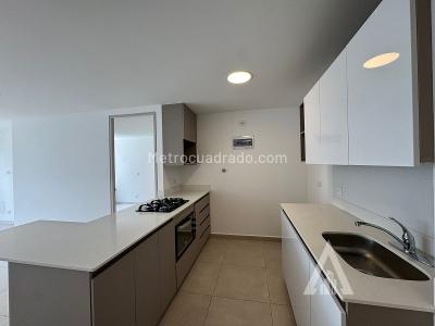 Apartamento en arriendo en Castropol, Medellín · foto 2 de 15