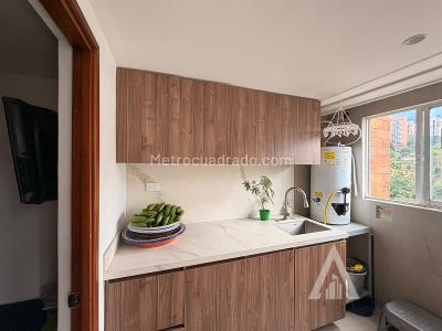Apartamento de 4 alcobas en arriendo en Ciudad Del Rio, Medellín, 207 m² · foto 8 de 16