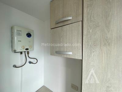Apartamento de 3 alcobas en arriendo en El Poblado, Medellín, 100 m² · foto 10 de 13