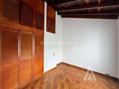 Casa de 4 alcobas en arriendo en El Poblado, Medellín, 240 m² · foto 13 de 20
