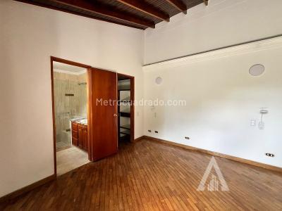Casa de 4 alcobas en arriendo en El Poblado, Medellín, 240 m² · foto 3 de 20