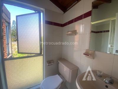 Apartamento de 3 alcobas en arriendo en Av Las Palmas, Medellín, 130 m² · foto 15 de 20