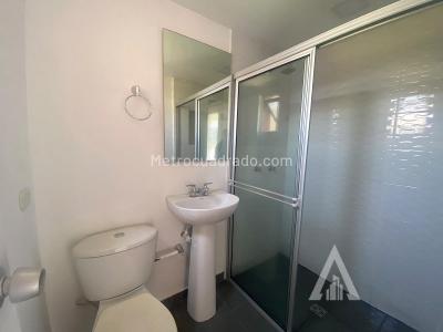 Apartamento de 3 alcobas en arriendo en Av Las Palmas, Medellín, 130 m² · foto 8 de 20