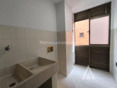 Apartamento de 2 alcobas en arriendo en El Poblado, Medellín, 85 m² · foto 6 de 17
