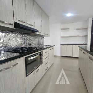 Apartamento de 2 alcobas en arriendo en Loma De Las Brujas, Envigado, 116 m² · foto 2 de 12