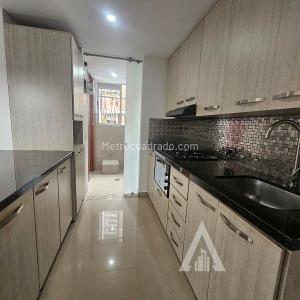 Apartamento de 2 alcobas en arriendo en Loma De Las Brujas, Envigado, 116 m² · foto 3 de 12