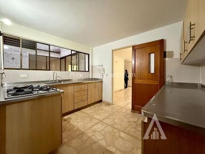 Apartamento de 3 alcobas en arriendo en Laureles, Medellín, 142 m² · foto 16 de 20