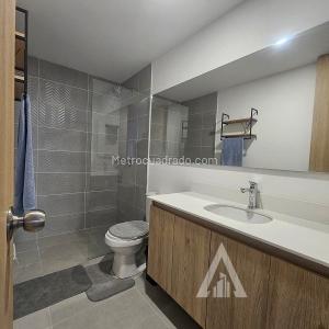 Apartamento de 3 alcobas en arriendo en El Poblado, Medellín, 87 m² · foto 10 de 12
