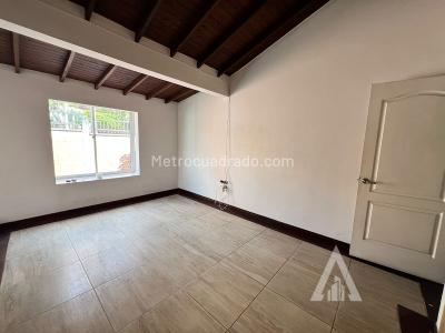 Casa de 4 alcobas en arriendo en El Poblado, Medellín, 240 m² · foto 14 de 20