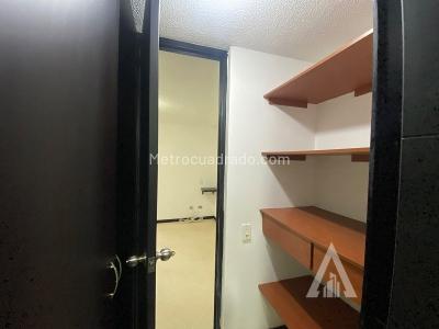 Apartamento de 3 alcobas en venta en Loma Del Indio, Medellín, 58 m² · foto 3 de 17
