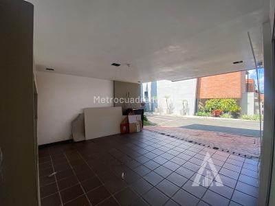 Casa de 3 alcobas en venta en Altos Del Poblado, Medellín, 183 m² · foto 13 de 20