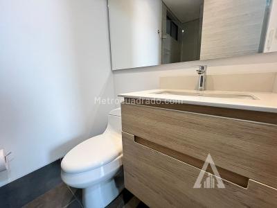 Apartamento de 2 alcobas en arriendo en El Poblado, Medellín, 87 m² · foto 13 de 16