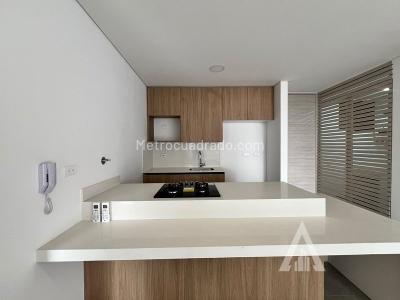 Apartamento de 2 alcobas en arriendo en El Poblado, Medellín, 87 m² · foto 6 de 16
