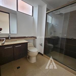 Apartamento de 2 alcobas en arriendo en El Poblado, Medellín, 90 m² · foto 14 de 15