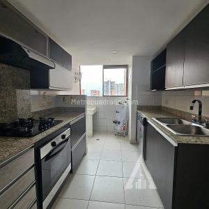 Apartamento de 2 alcobas en arriendo en El Poblado, Medellín, 90 m² · foto 8 de 15