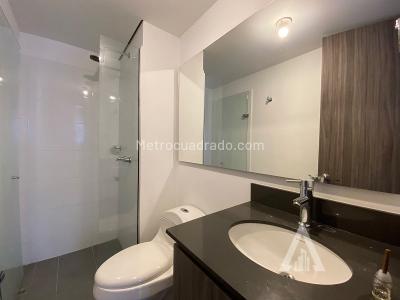Apartamento de 3 alcobas en arriendo en Av Las Palmas, Medellín, 76 m² · foto 10 de 12