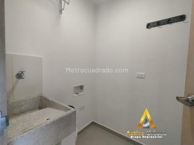 Apartamento de 2 alcobas en arriendo en Loma Del Indio, Medellín, 75 m² · foto 4 de 12