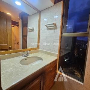 Apartamento de 3 alcobas en arriendo en El Poblado, Medellín, 226 m² · foto 18 de 20