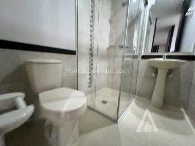 Apartamento de 2 alcobas en arriendo en Castropol, Medellín, 70 m² · foto 10 de 13