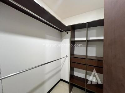 Apartamento de 2 alcobas en arriendo en Castropol, Medellín, 70 m² · foto 9 de 13