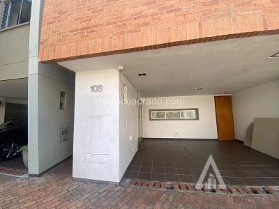Casa de 3 alcobas en arriendo en Altos Del Poblado, Medellín, 183 m² · foto 6 de 20