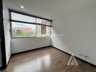Casa de 3 alcobas en arriendo en Altos Del Poblado, Medellín, 120 m² · foto 2 de 17