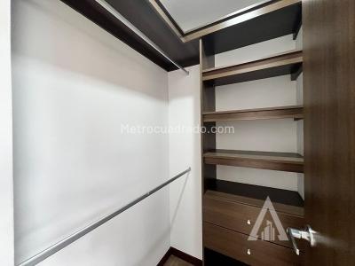 Casa de 3 alcobas en arriendo en Altos Del Poblado, Medellín, 120 m² · foto 3 de 17