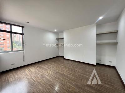 Casa de 3 alcobas en arriendo en Altos Del Poblado, Medellín, 120 m² · foto 4 de 17