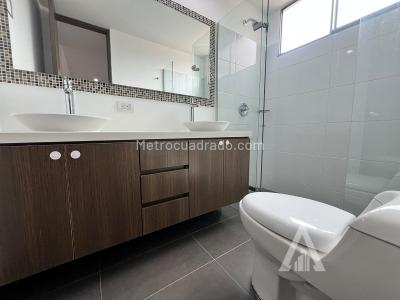 Casa de 3 alcobas en arriendo en Altos Del Poblado, Medellín, 120 m² · foto 5 de 17