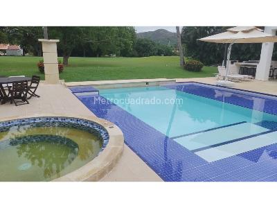 Casa de 4 alcobas en venta en Girardot, Girardot, 381 m² · foto 3 de 18