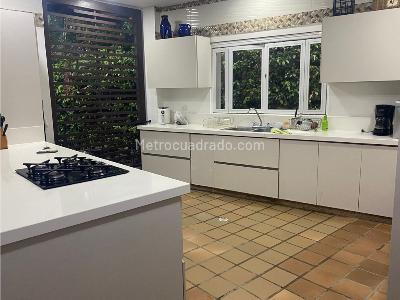 Casa de 4 alcobas en venta en Girardot, Girardot, 381 m² · foto 9 de 18