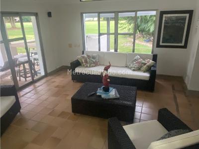 Casa de 4 alcobas en venta en Girardot, Girardot, 381 m² · foto 14 de 18