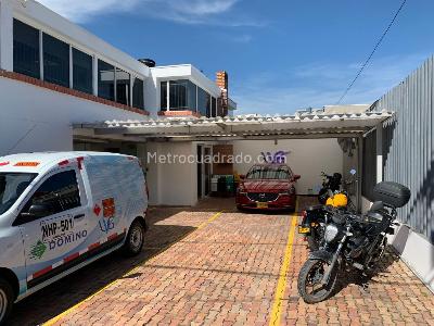Casa de 4 alcobas en venta en Niza, Bogotá, 331 m² · foto 8 de 9