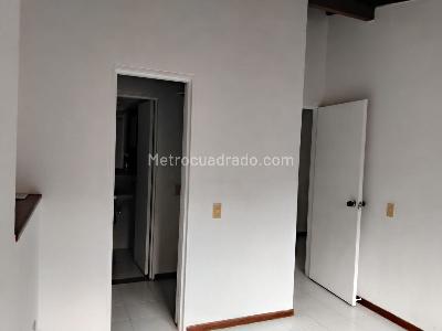 Apartamento de 3 alcobas en venta en Loma De San Julian, Medellín, 80 m² · foto 11 de 18