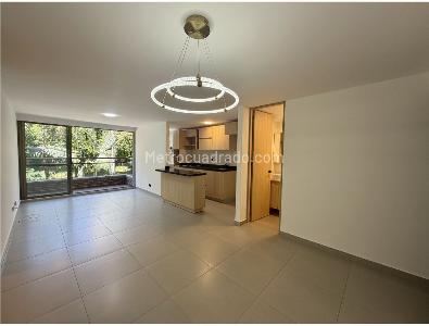Apartamento de 1 alcoba en venta en El Poblado, Medellín, 60 m² · foto 2 de 13