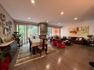 Apartamento de 3 alcobas en venta en Cedros De Los Alpes, Bogotá, 228 m² · foto 2 de 20