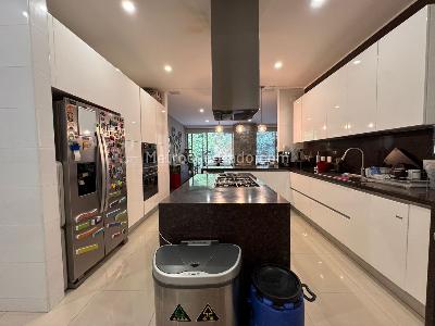 Apartamento de 3 alcobas en venta en Cedros De Los Alpes, Bogotá, 228 m² · foto 4 de 20