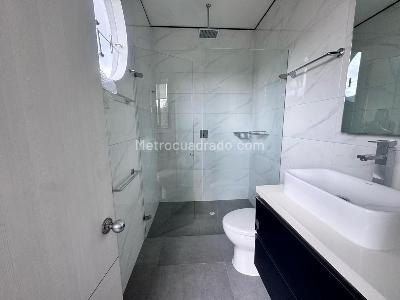 Apartamento de 2 alcobas en venta en Chico Norte, Bogotá, 85 m² · foto 10 de 15