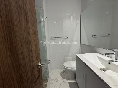 Apartamento de 2 alcobas en venta en Chico Navarra, Bogotá, 80 m² · foto 8 de 9