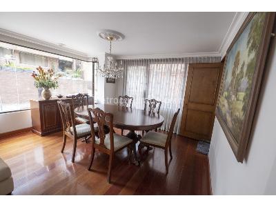 Apartamento de 3 alcobas en venta en Los Rosales, Bogotá, 147 m² · foto 2 de 19